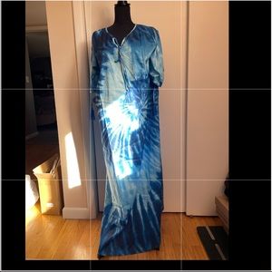 Maxi dress. Blue and white tied dye